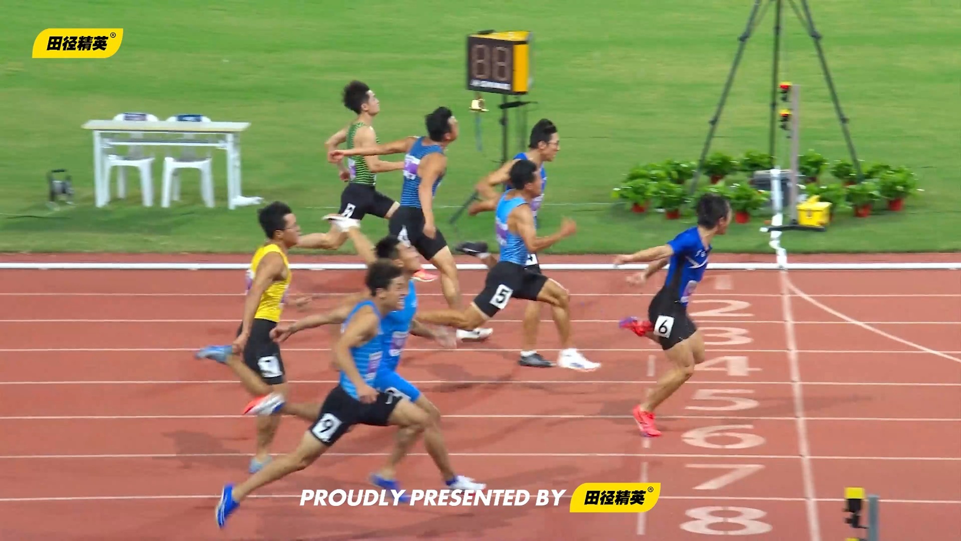 包含田径精英赛刘八飞奔冲刺，夺得金牌的词条
