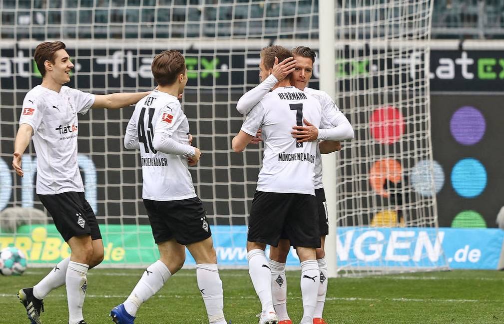 法兰克福客场战胜门兴格拉德巴赫，保住前四席位