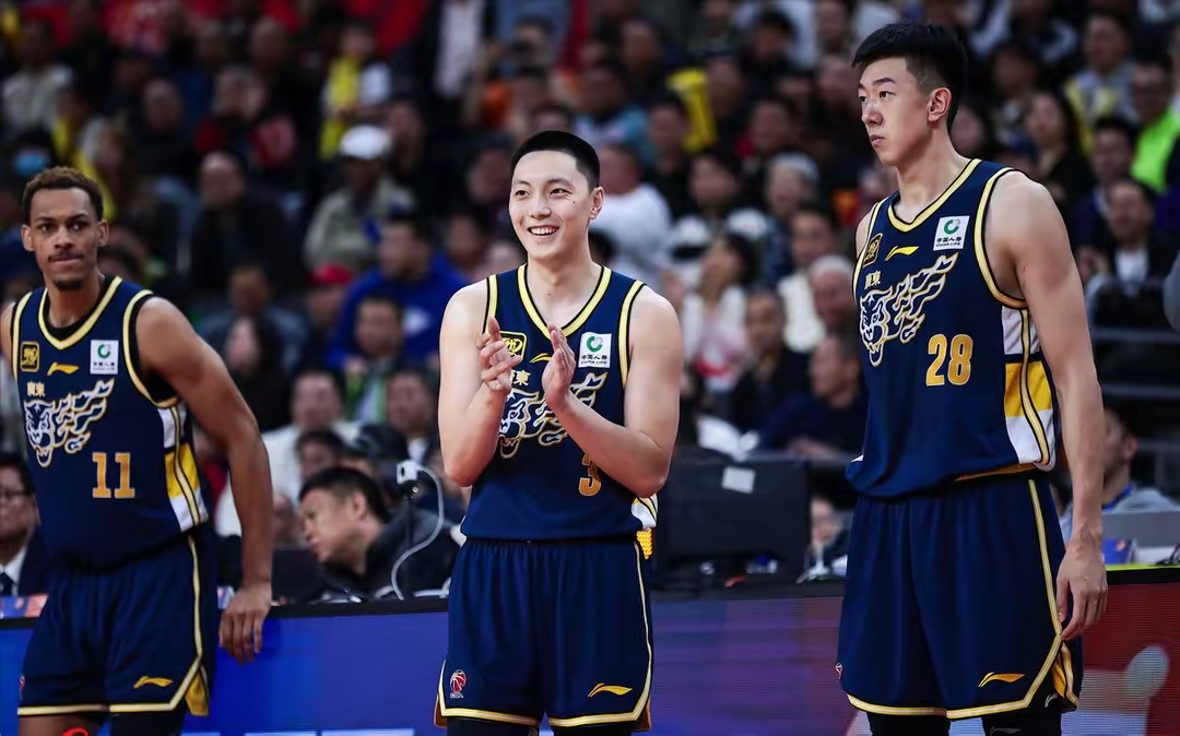 包含季后赛局势已现分化，各路强队纷纷展开对决的词条