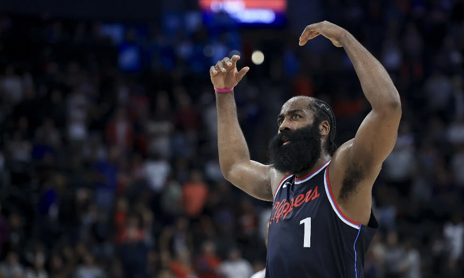 开拓者遭遇马刺逆转,保罗狂砍36分 开拓者遭遇马刺逆转,保罗狂砍36分