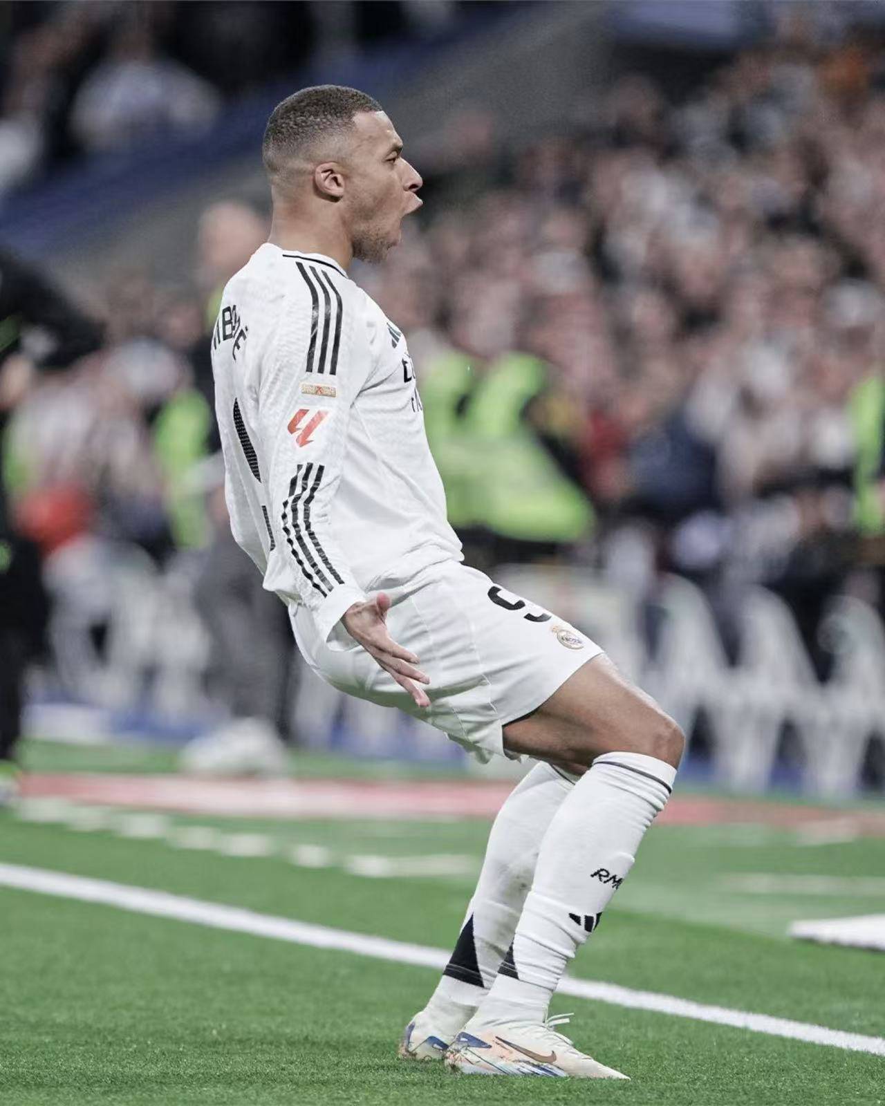 皇马主场大胜塞维利亚，继续领跑西甲积分榜