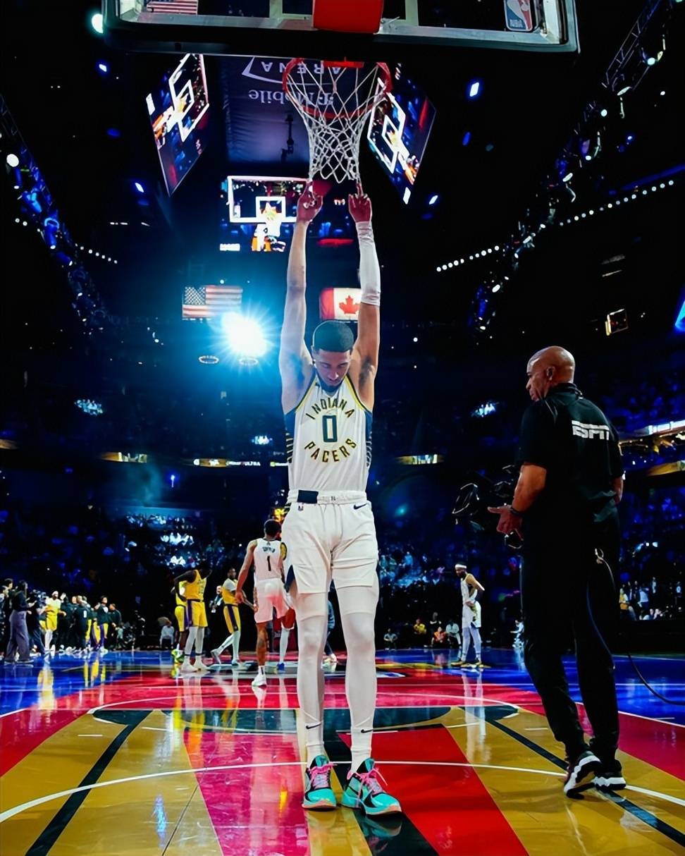 冰人引爆76人，西亚卡姆35分的简单介绍