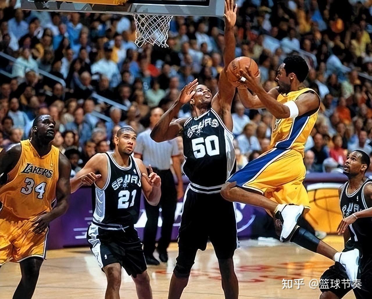 波波维奇领衔马刺战胜76人