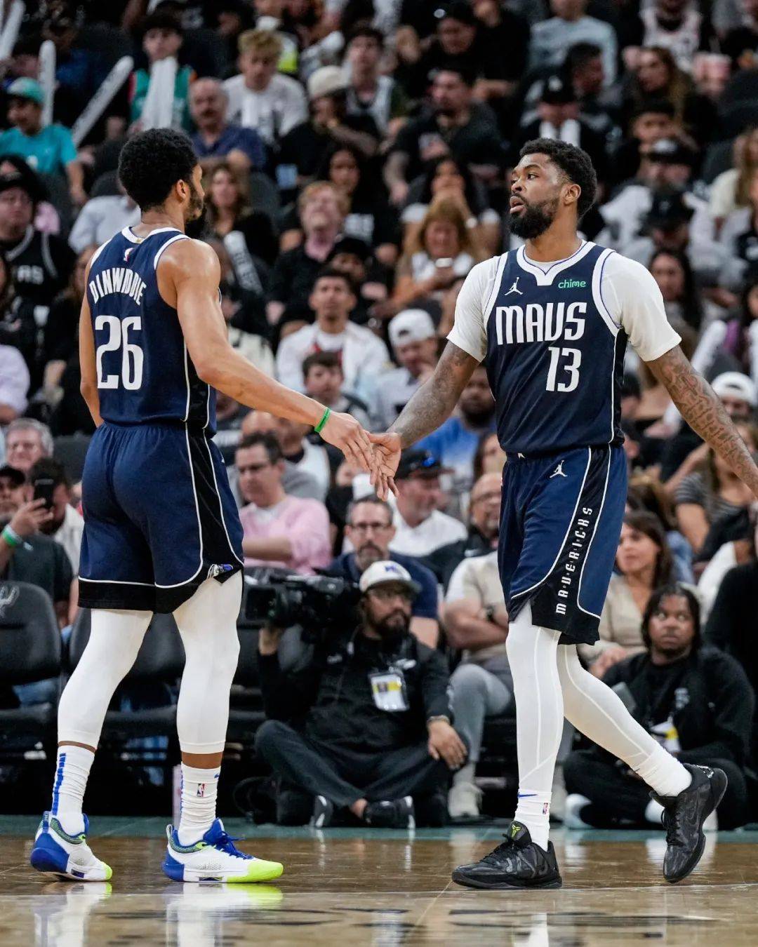 火箭惜败独行侠，努力追分