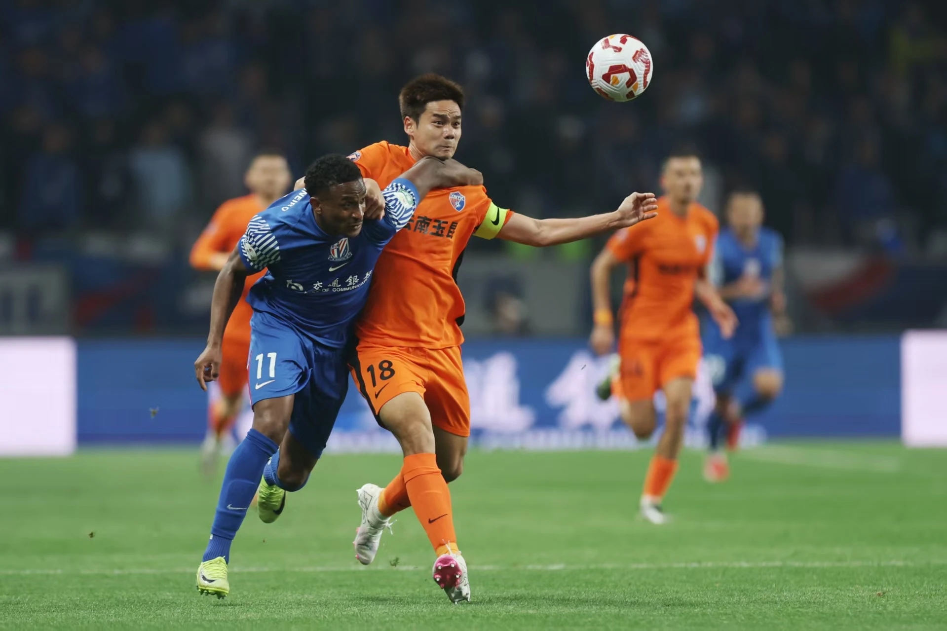 武汉队挑战上海队，双方实力较量争夺晋级机会